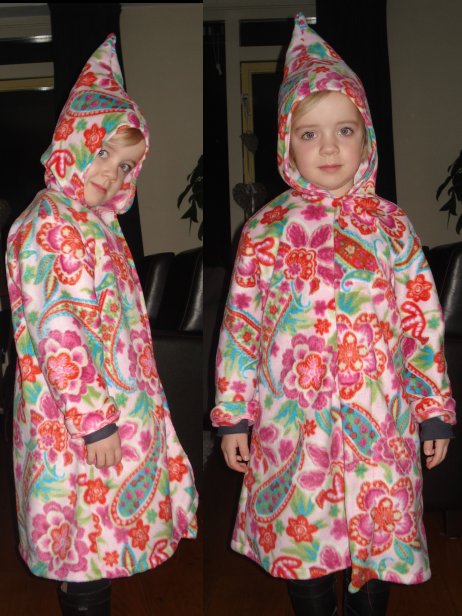 Merel met ochtendjas met puntmuts