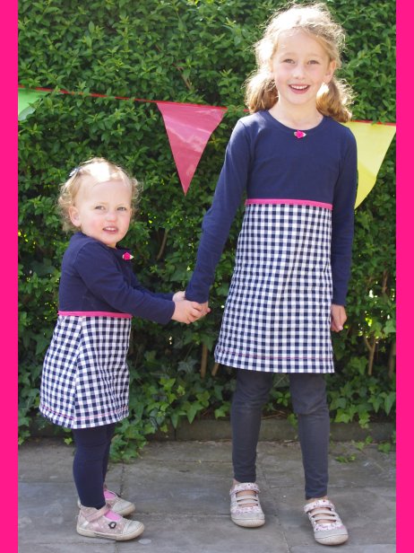 Daniek en Sofie met jurk Juul